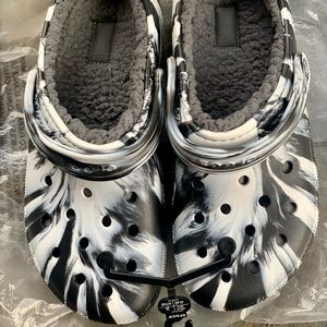 CROCS Classic Lined Marbled Clog Black/ White Unisex women’s 10 / Men’s 8